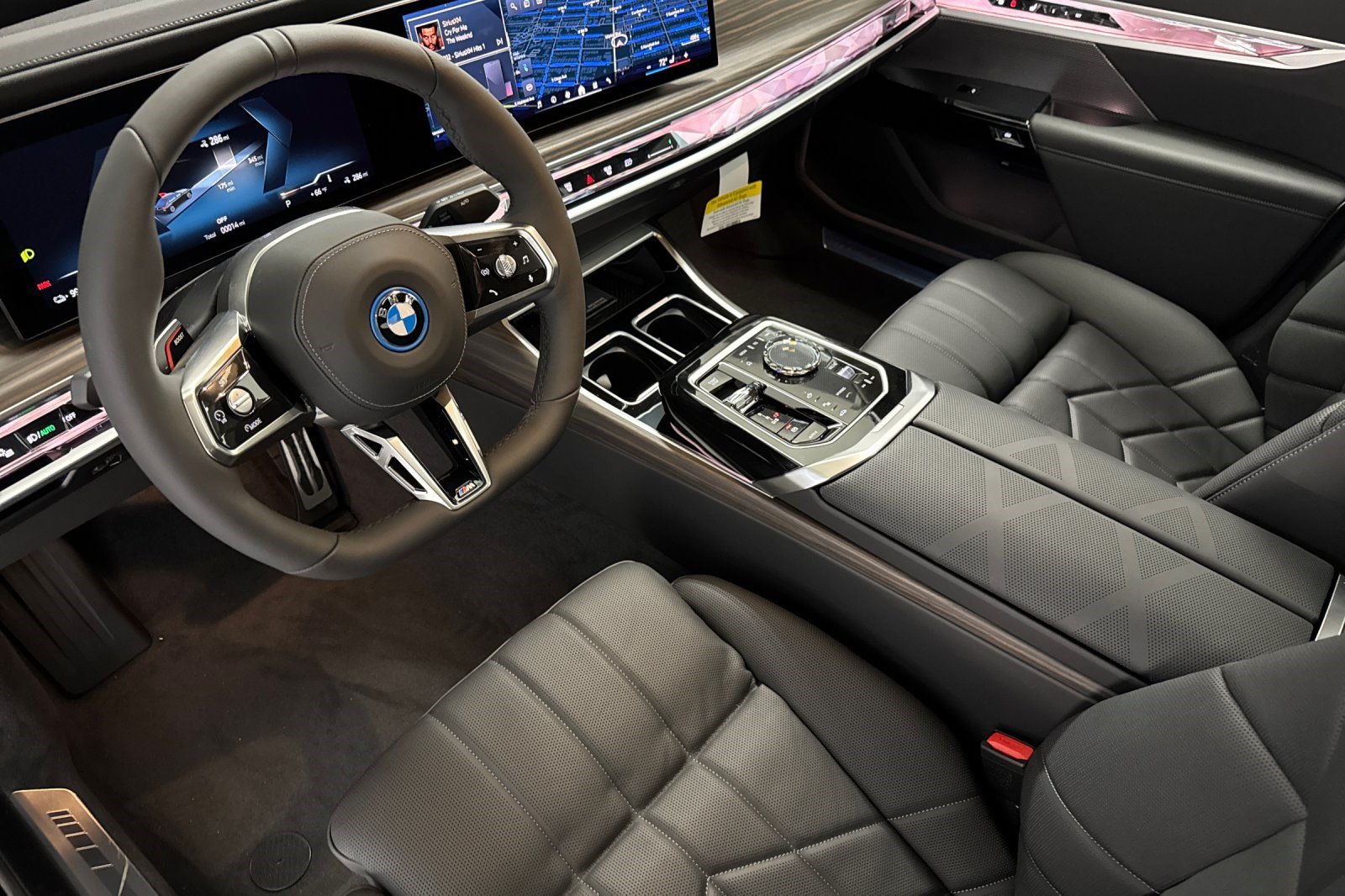 Used 2026 BMW i7 xDrive60 AWD/4WD image 4