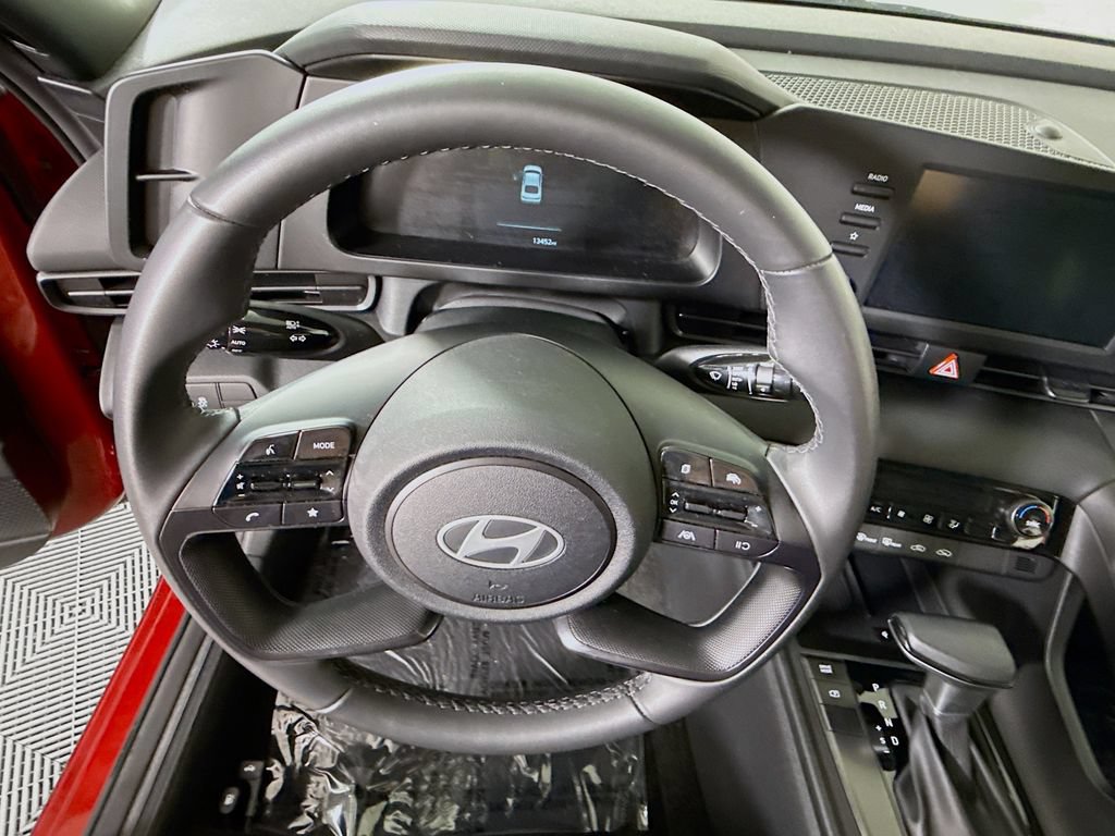 Certified 2025 Hyundai Elantra Sport FWD image 19