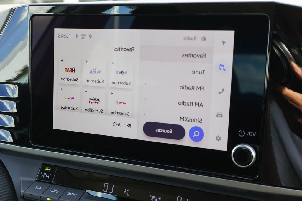 Used 2025 Toyota Camry LE w/ Convenience Package image 5