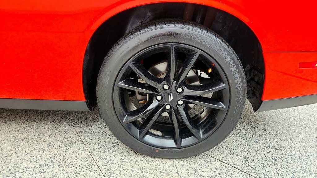 Used 2017 Dodge Challenger SXT Plus image 9