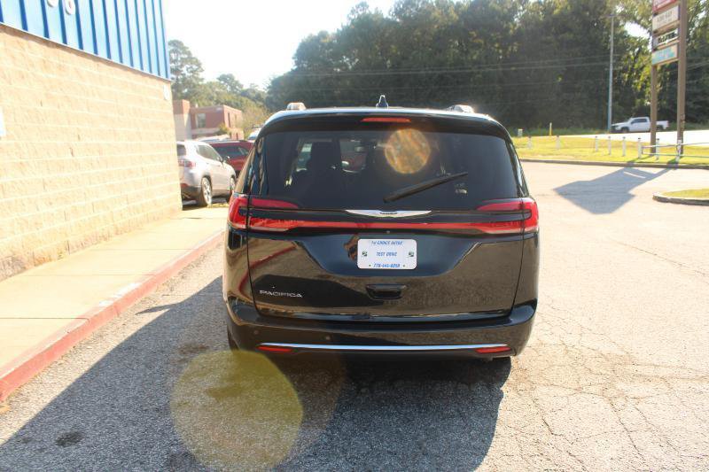 Used 2022 Chrysler Pacifica Touring-L w/ Uconnect Theater Family Group FWD image 5