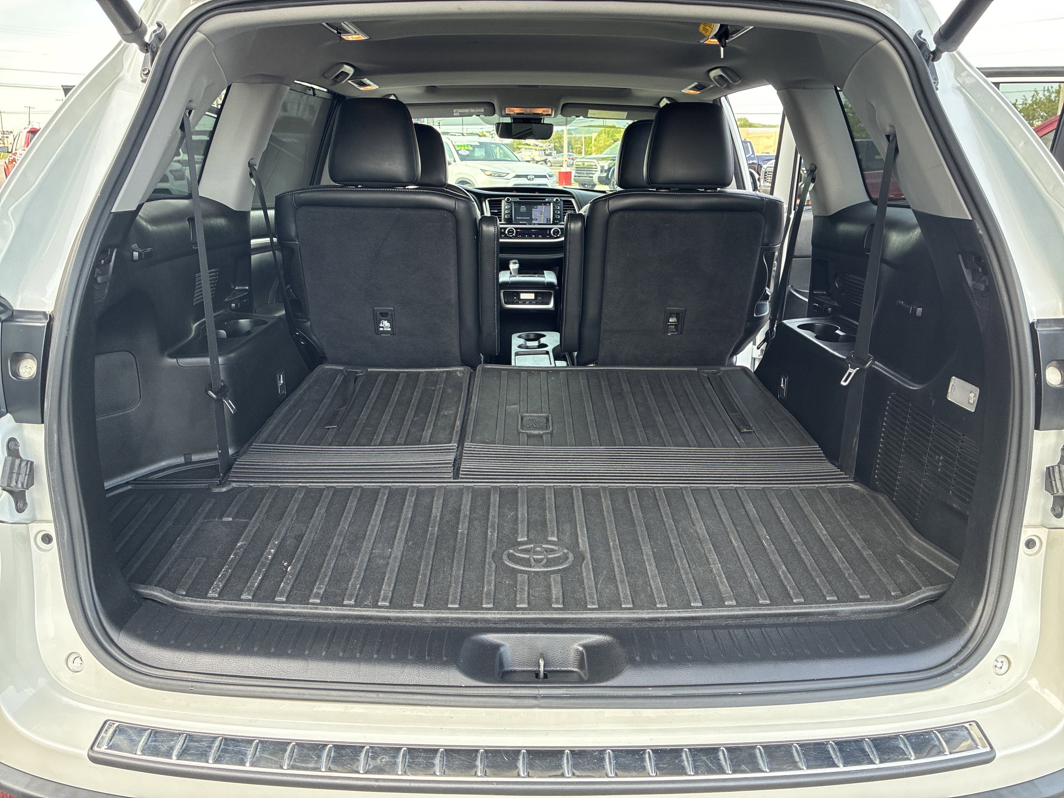 Used 2017 Toyota Highlander SE AWD/4WD image 19