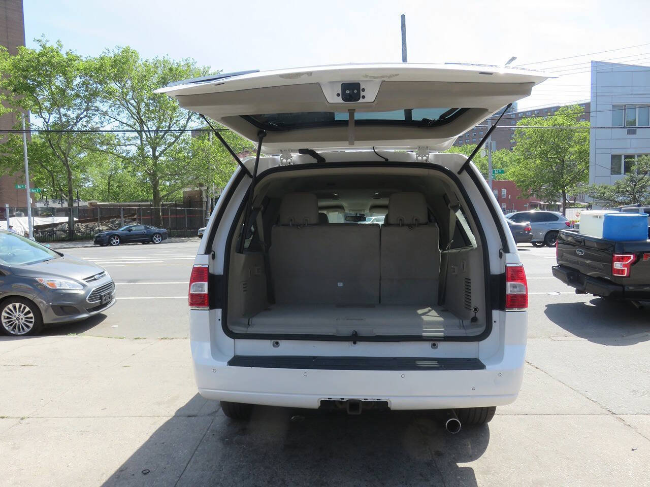 Used 2013 Lincoln Navigator L 4WD w/ HD Trailer Tow Pkg image 25