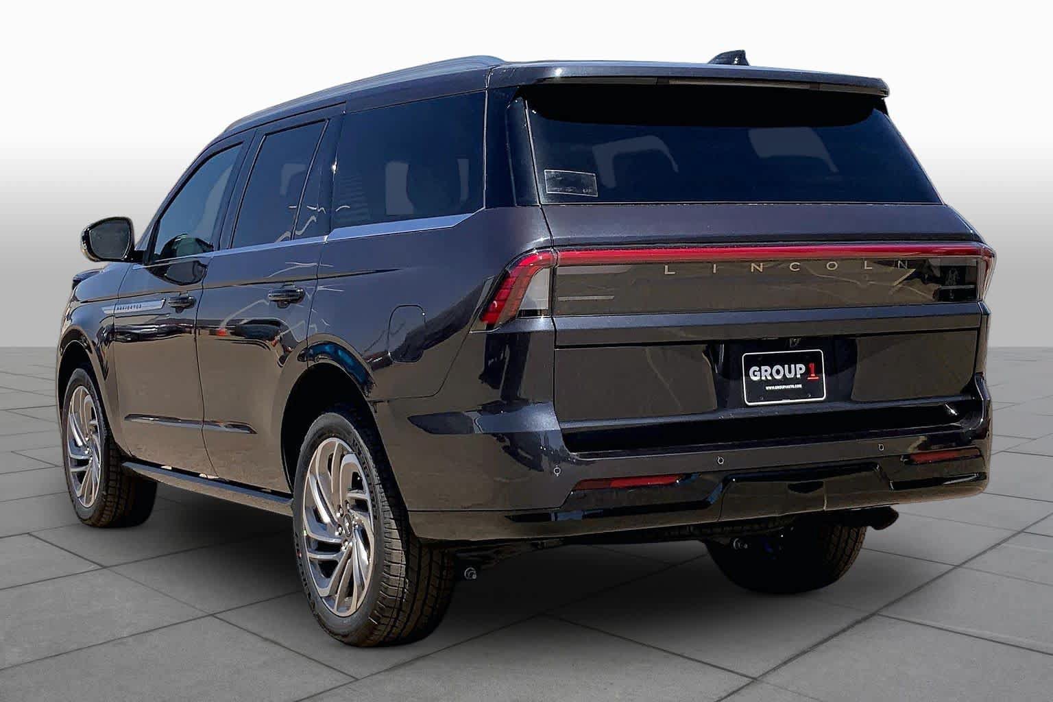 New 2026 Lincoln Navigator Reserve AWD/4WD image 12
