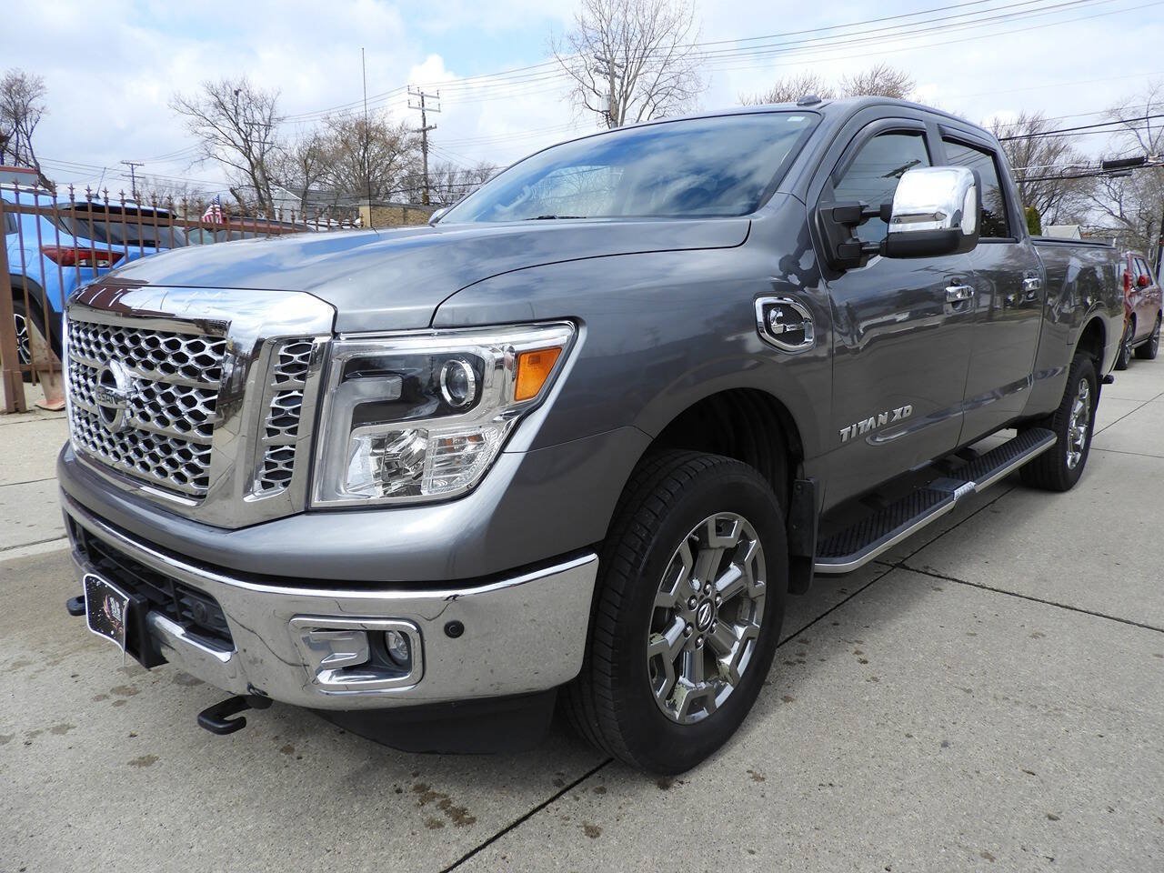 Used 2018 Nissan Titan SL w/ Chrome Package AWD/4WD image 4