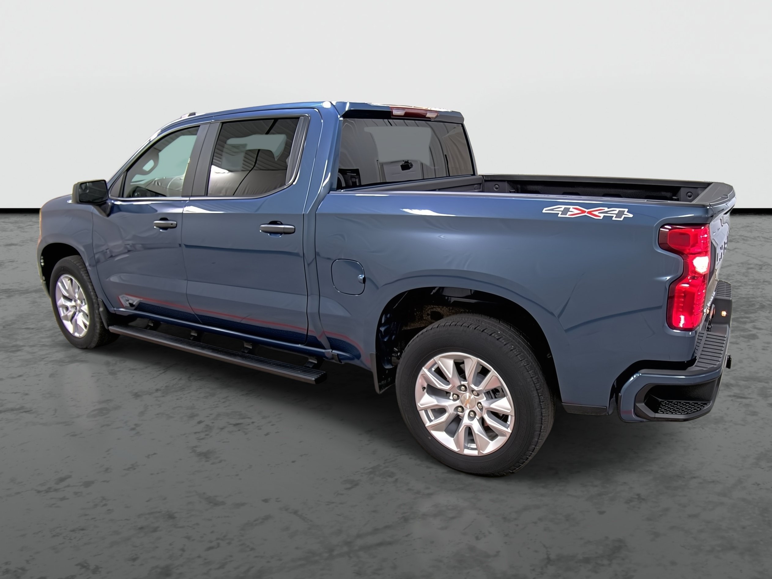 Used 2024 Chevrolet Silverado 1500 Custom AWD/4WD image 2