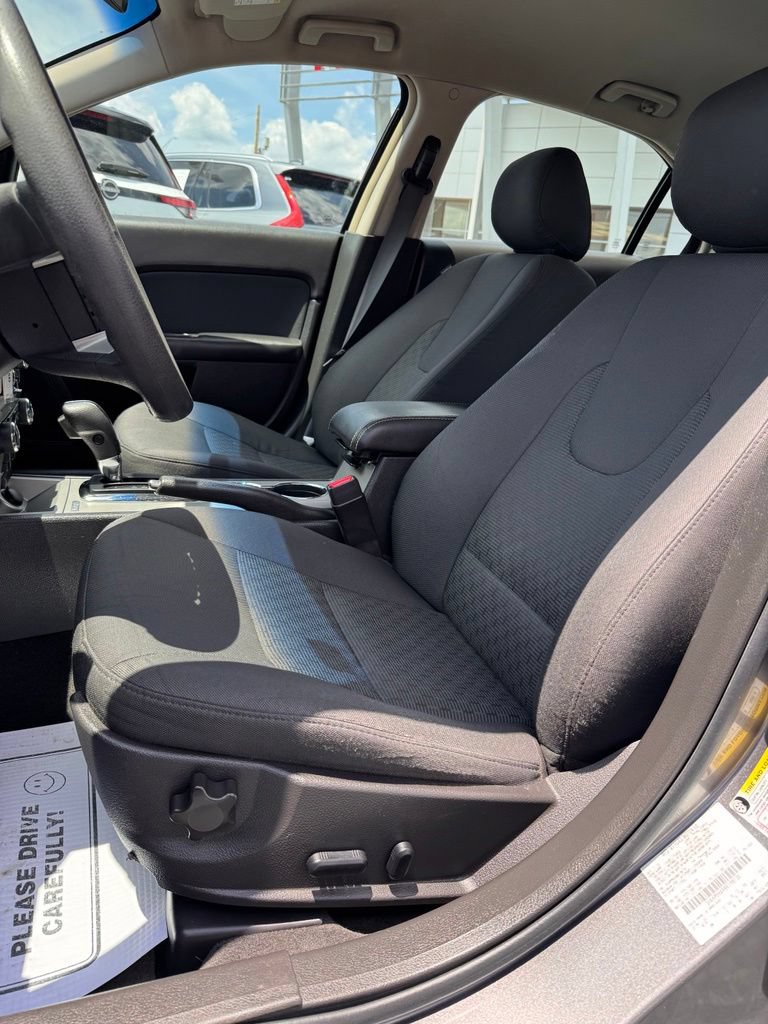 Used 2011 Ford Fusion SE w/ 201A Rapid Spec Order Code FWD image 10