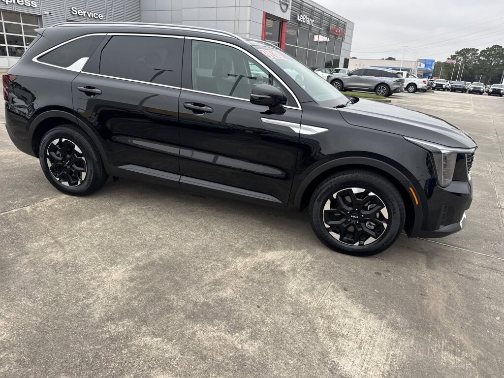 Certified 2025 Kia Sorento S w/ Panoramic Sunroof Package image 13