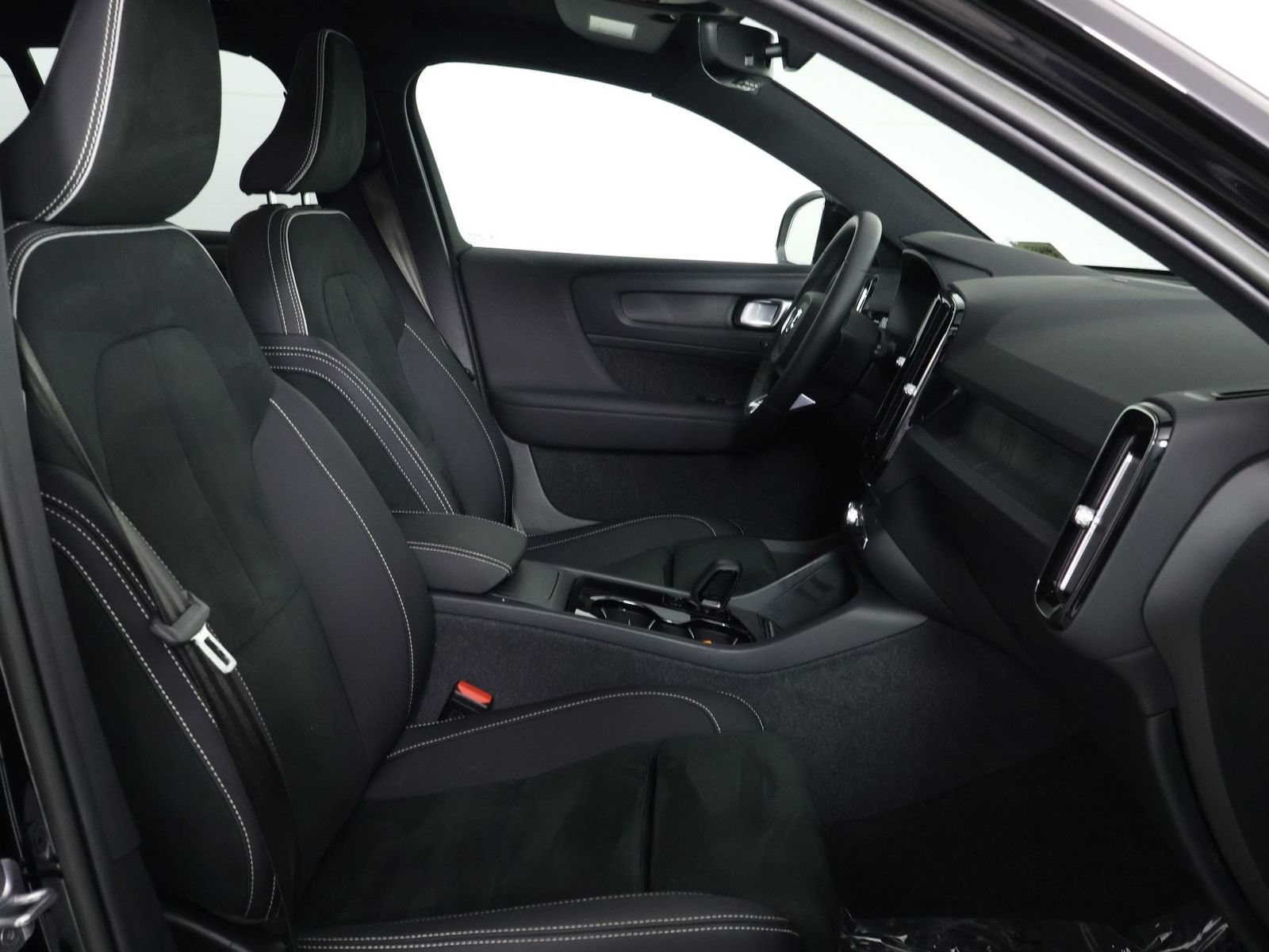 Certified 2023 Volvo XC40 Recharge Ultimate w/ Protection Package Premier AWD/4WD image 28