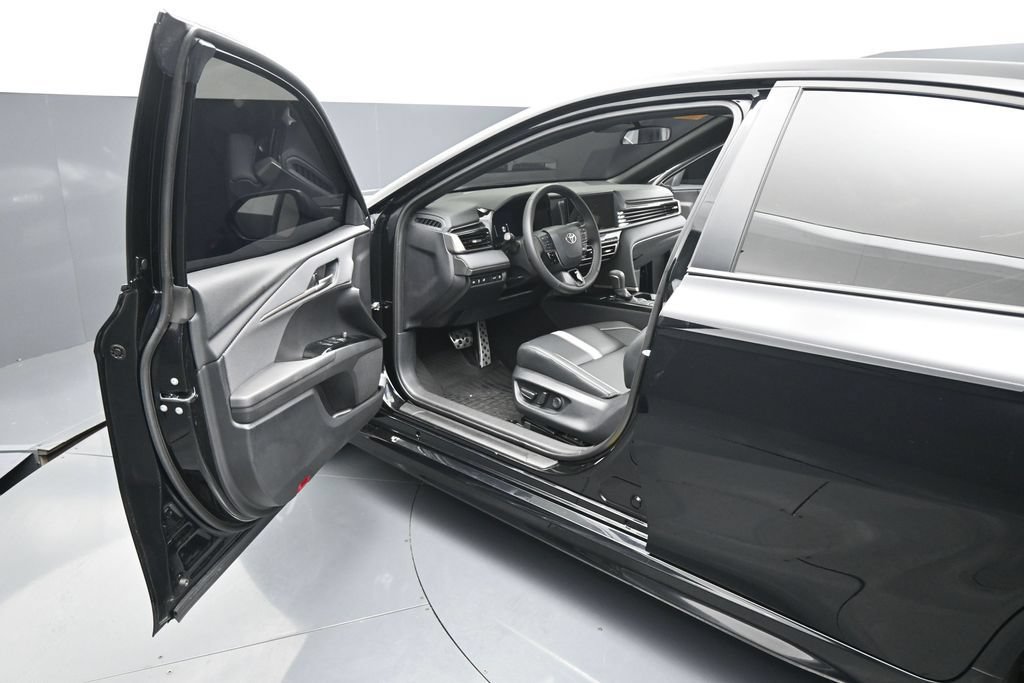 Used 2026 Toyota Camry SE FWD image 8