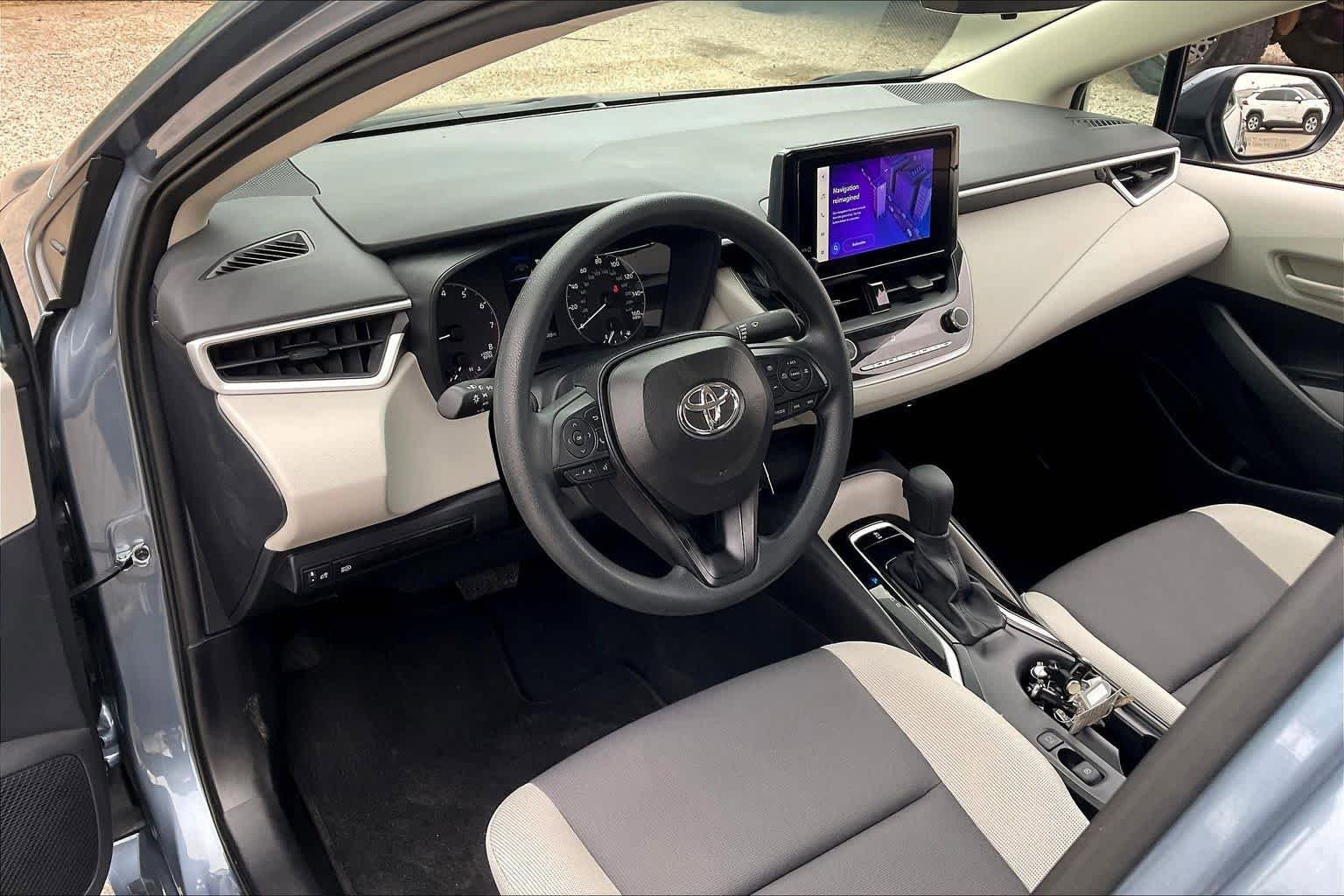 Used 2025 Toyota Corolla LE FWD image 17