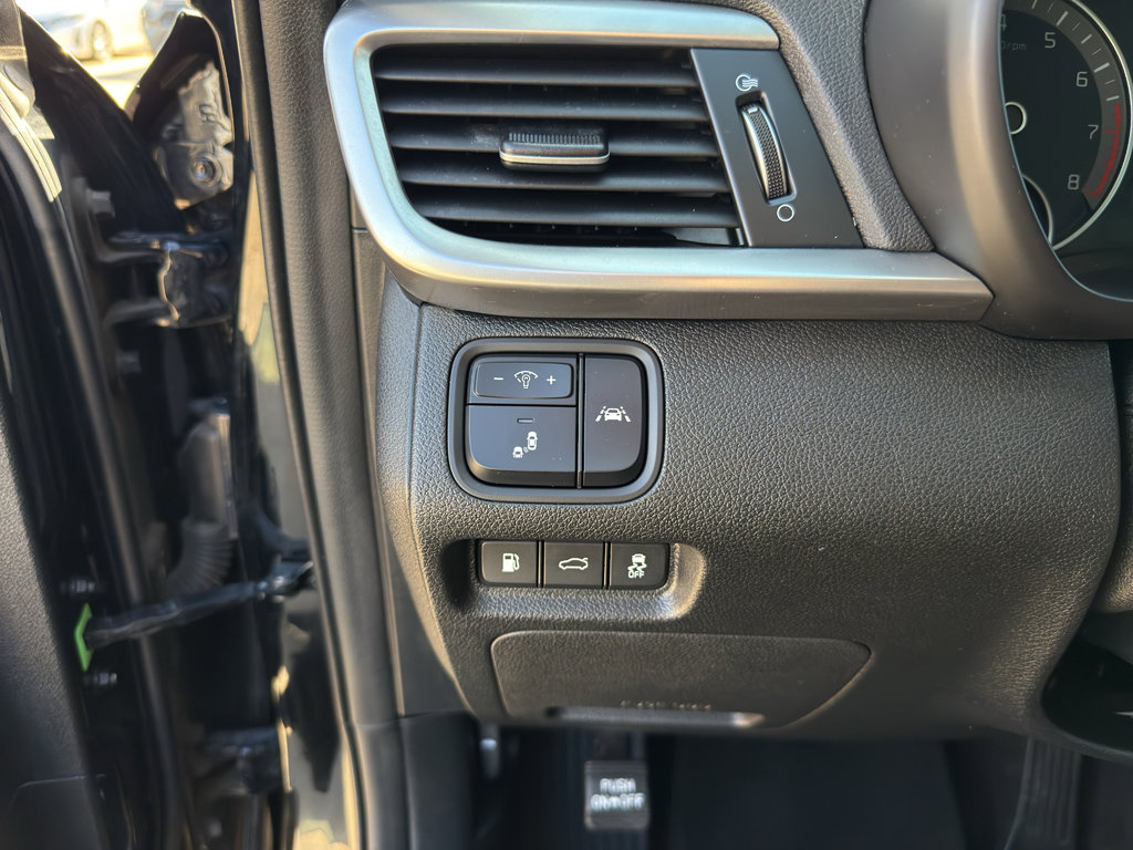 Used 2020 Kia Optima SE image 15