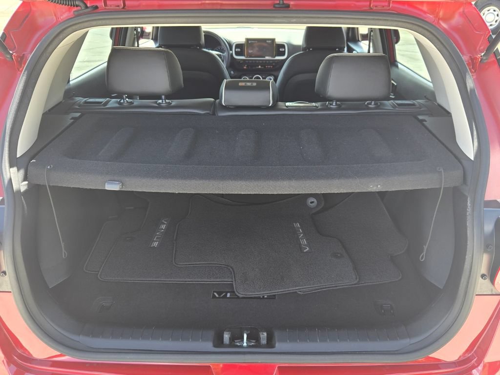 Used 2022 Hyundai Venue Limited w/ Cargo Package FWD image 15
