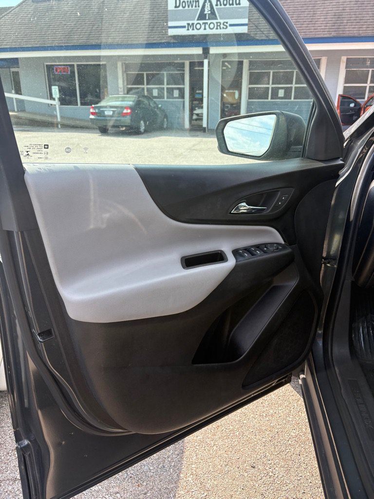 Used 2019 Chevrolet Equinox LS w/ LS Convenience Package AWD/4WD image 8