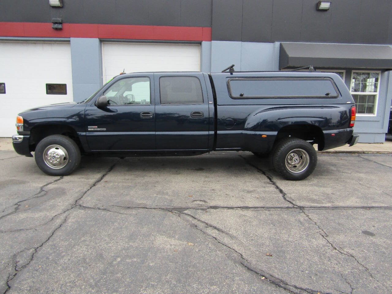Used 2005 GMC Sierra 3500 SLT w/ Heavy-Duty Power Package image 1