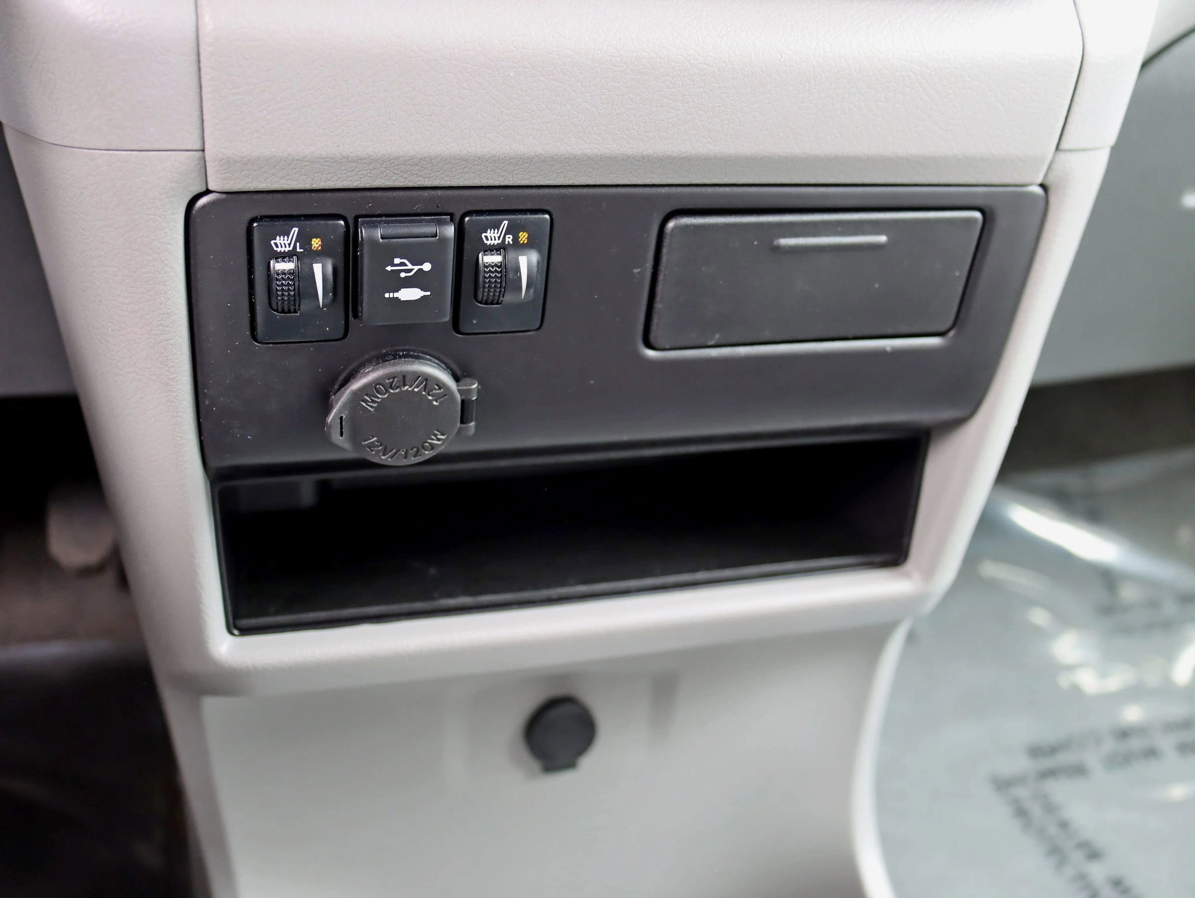 Used 2018 Toyota Sienna XLE w/ XLE Navigation Package FWD image 25