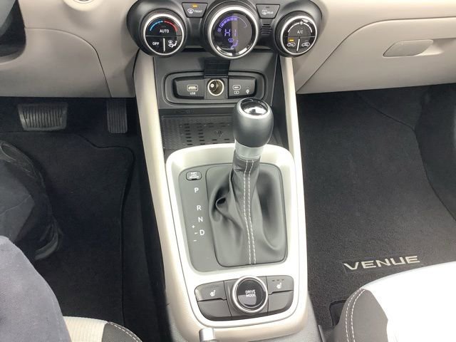 Certified 2026 Hyundai Venue SEL FWD image 32
