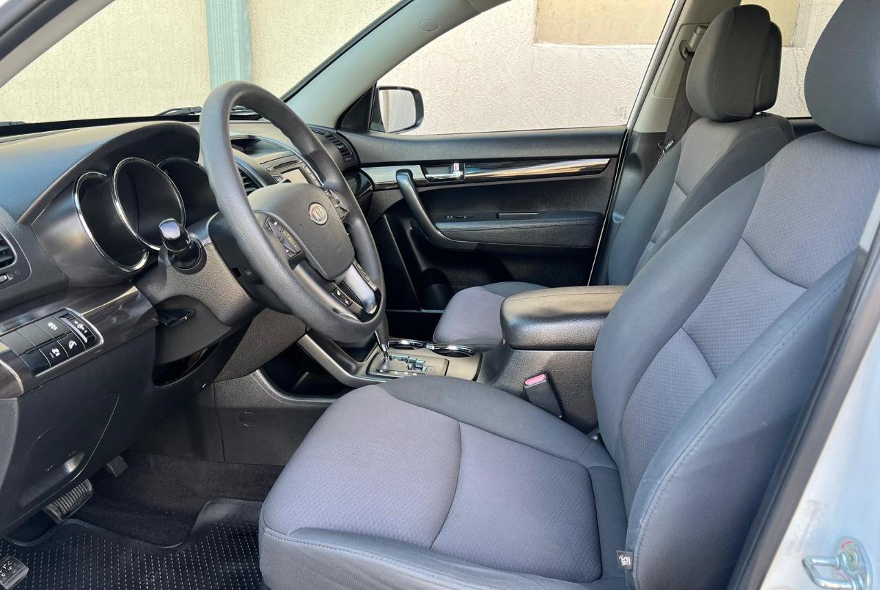Used 2013 Kia Sorento LX w/ Convenience Pkg FWD image 22