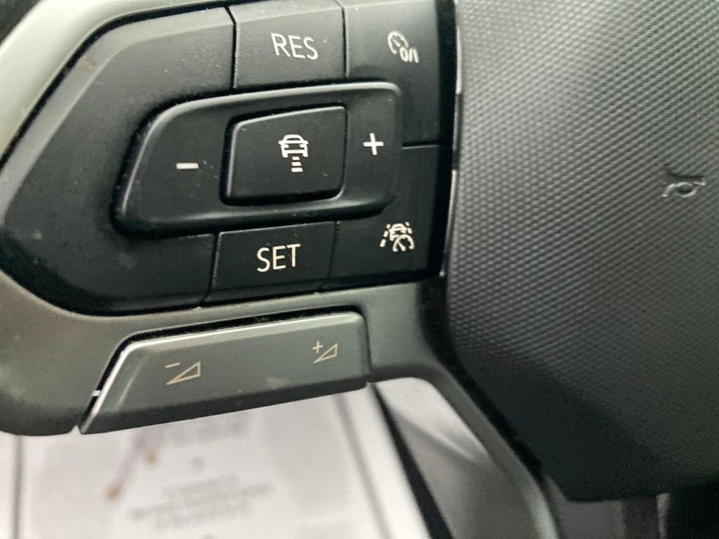 Used 2023 Volkswagen Jetta SE image 34