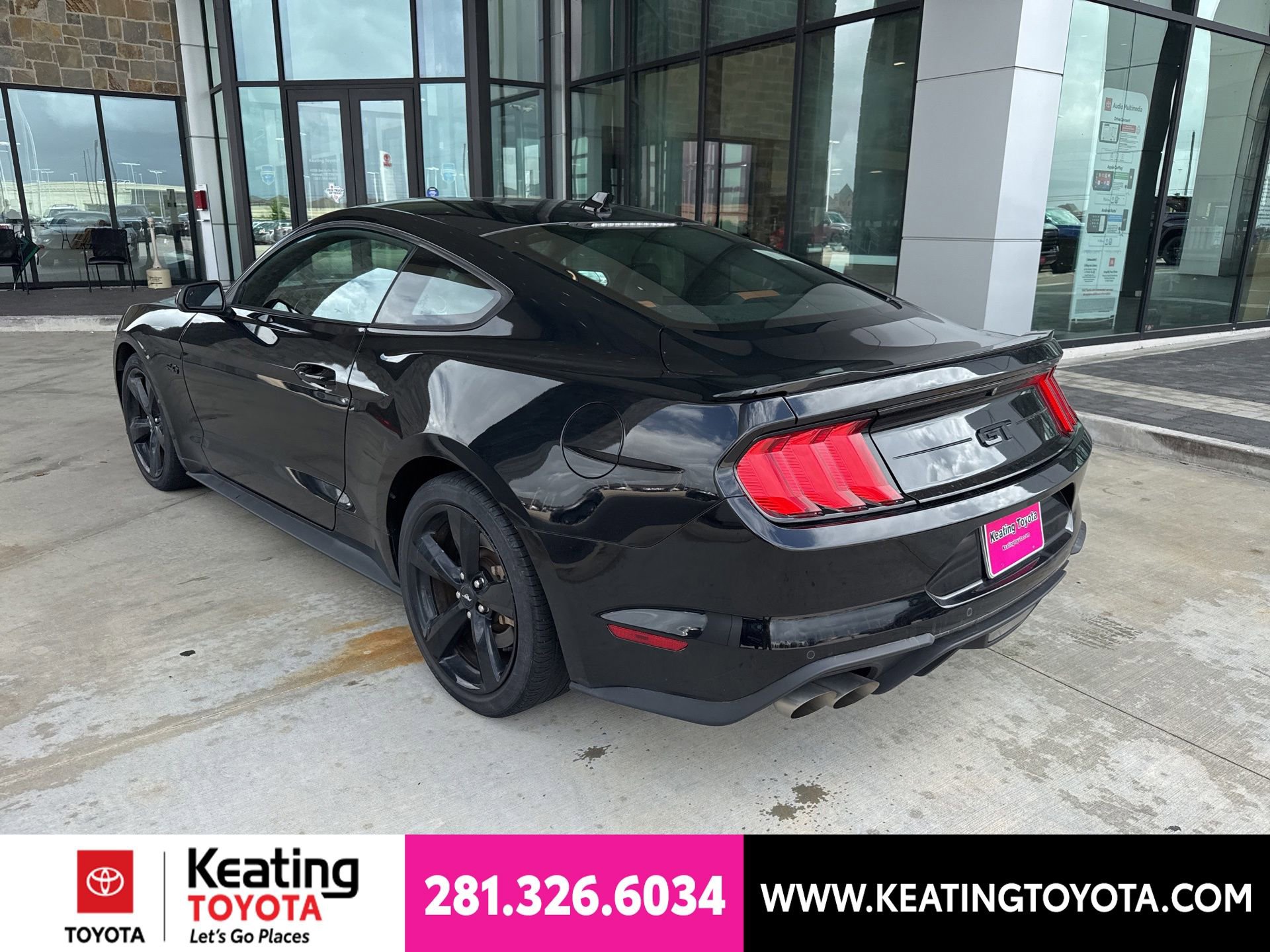 Used 2022 Ford Mustang GT Premium w/ Black Accent Package RWD image 5