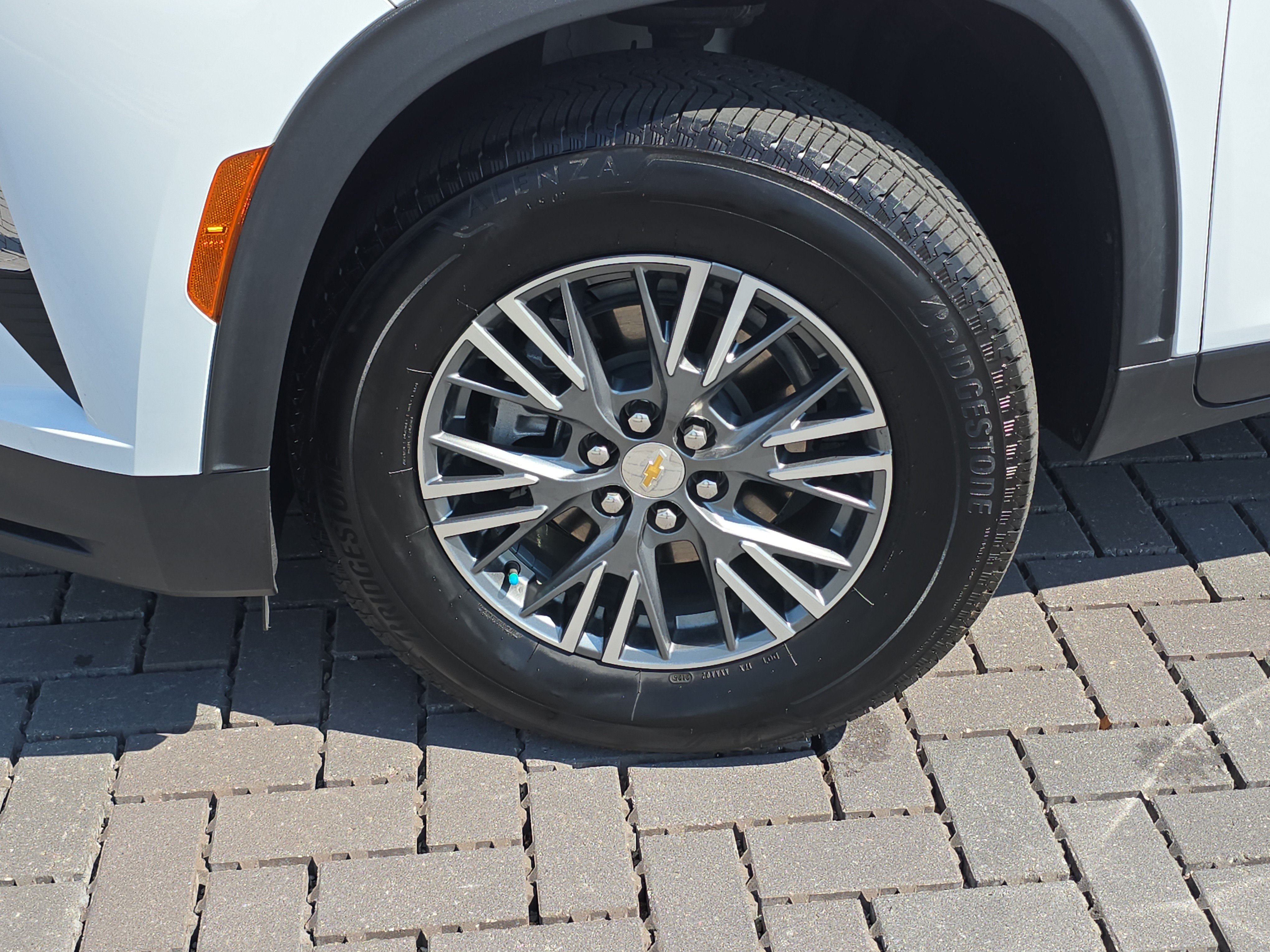 Used 2025 Chevrolet Traverse LT FWD image 10