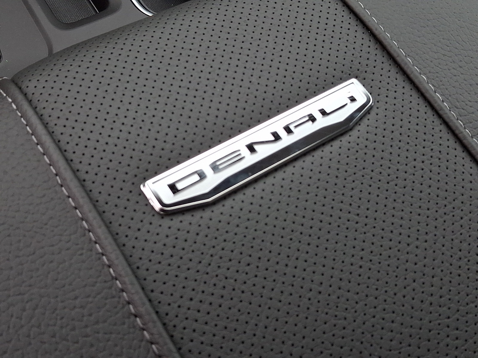 New 2026 GMC Sierra 3500 Denali w/ Denali Reserve Package image 25