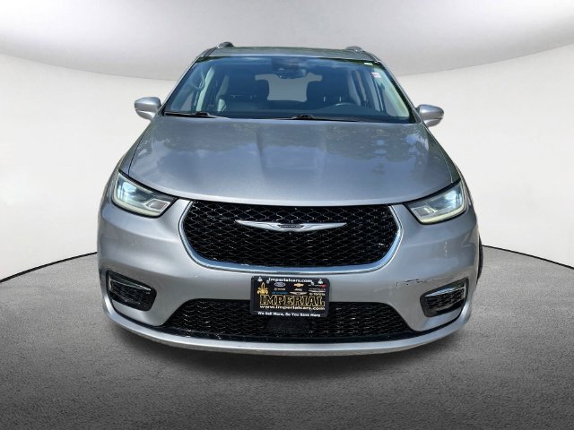 Used 2021 Chrysler Pacifica Touring-L FWD image 3