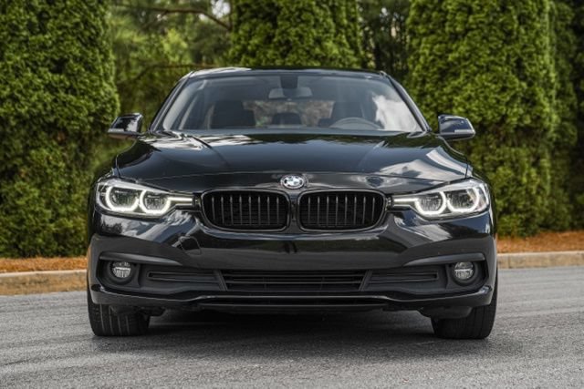 Used 2018 BMW 320i xDrive Sedan AWD/4WD image 18