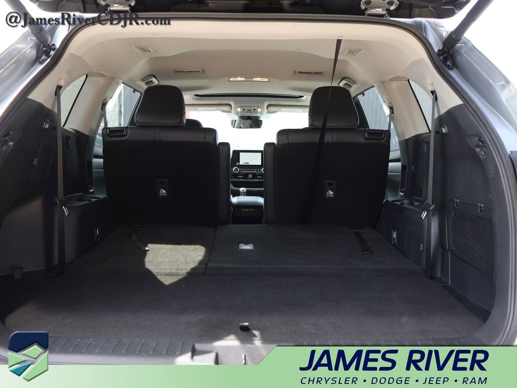Used 2025 Toyota Highlander XLE image 15