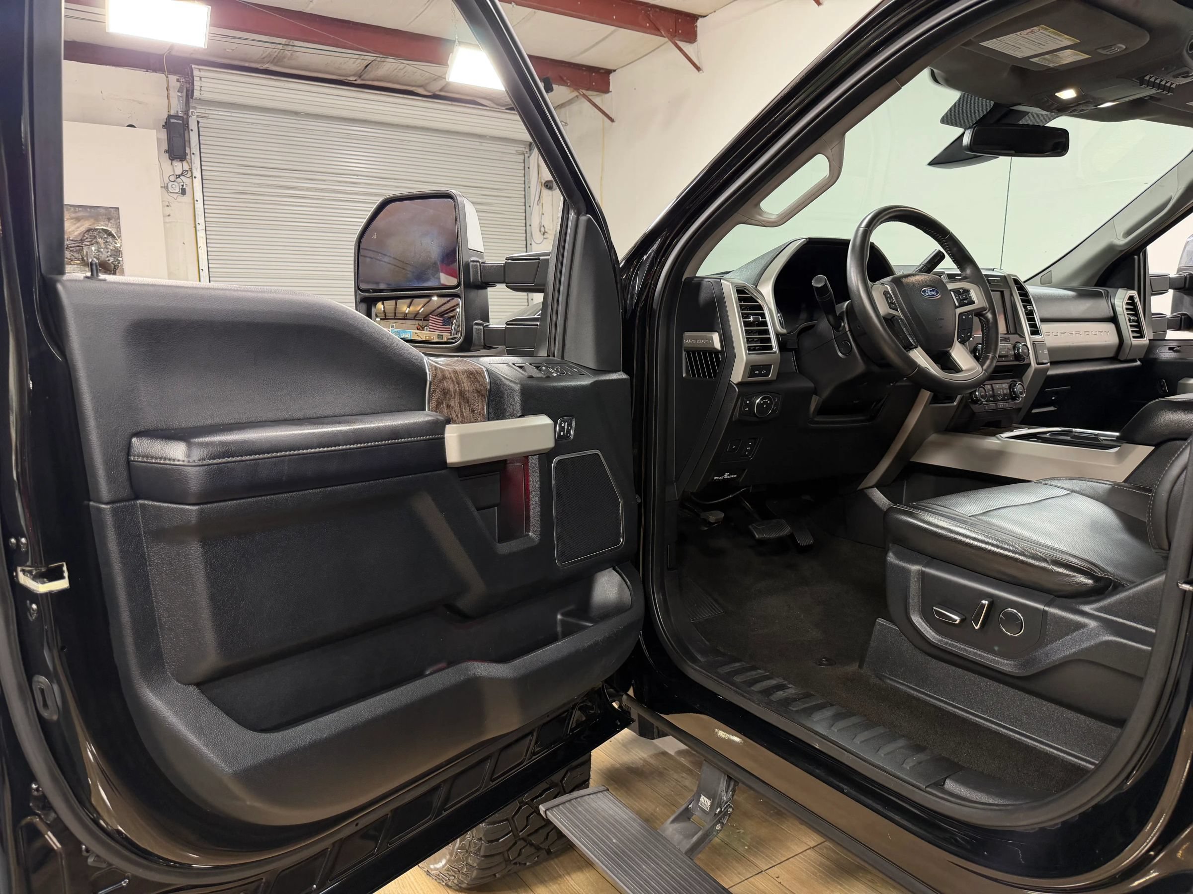 Used 2017 Ford F250 Lariat w/ Lariat Ultimate Package AWD/4WD image 13
