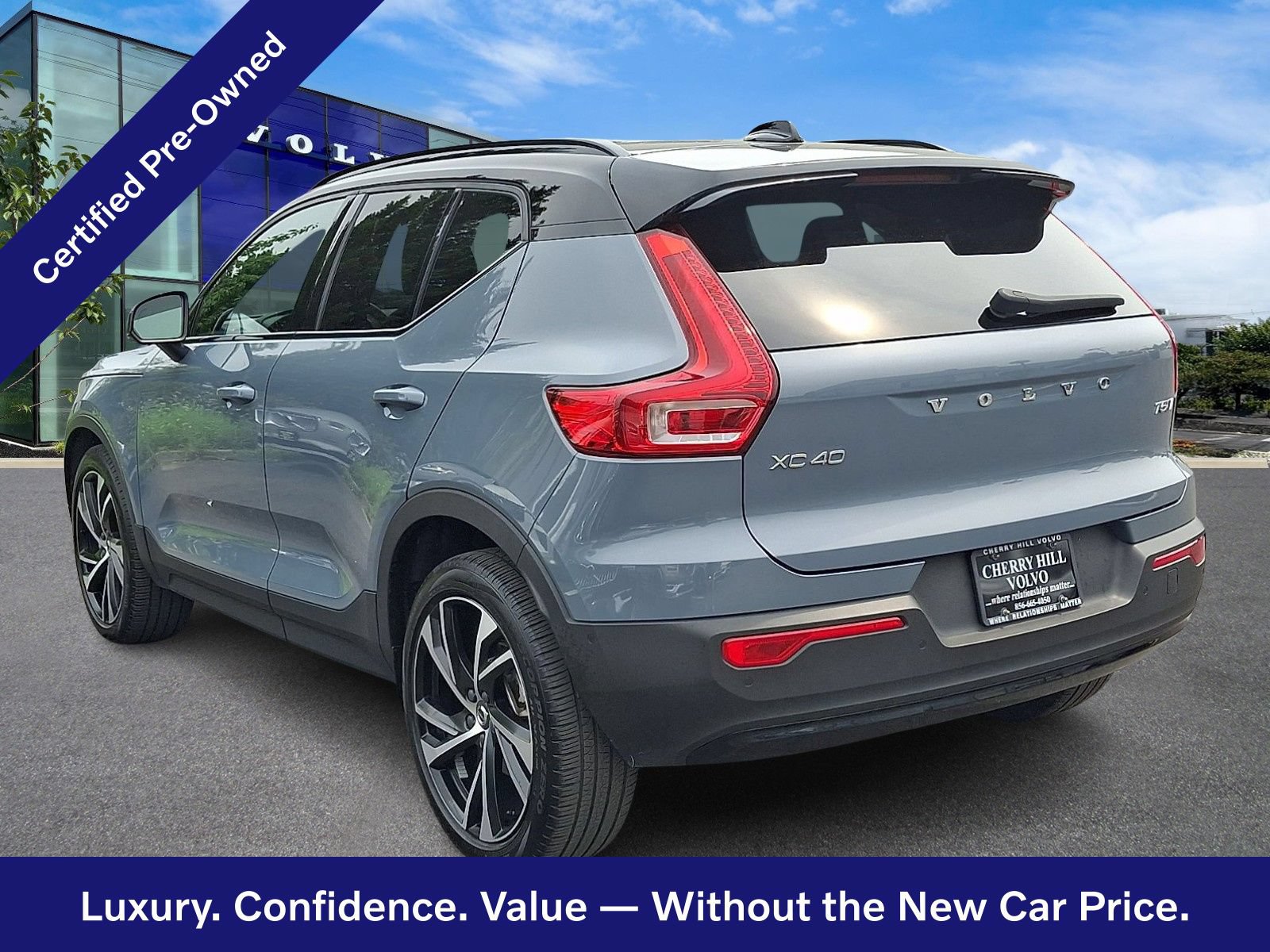 Certified 2022 Volvo XC40 T5 R-Design w/ Advanced Package AWD/4WD image 5