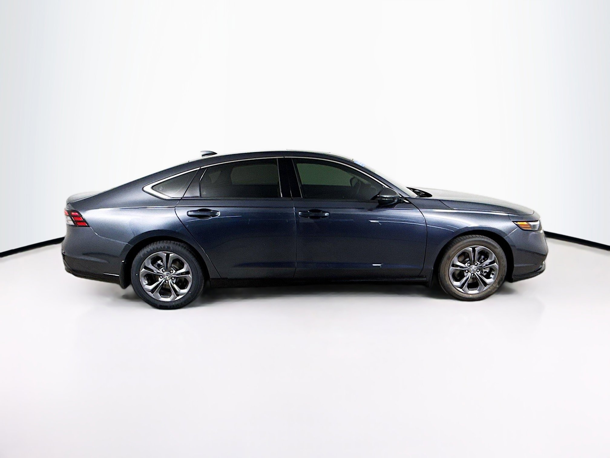 Certified 2025 Honda Accord EX-L image 2