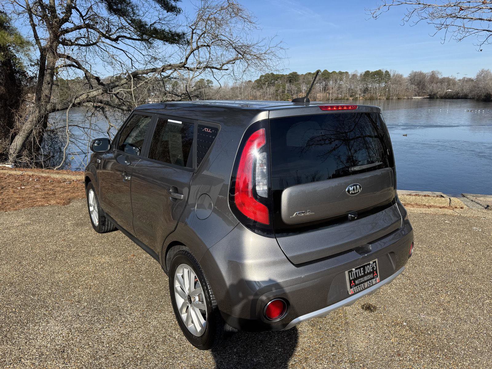 Used 2018 Kia Soul + FWD image 9