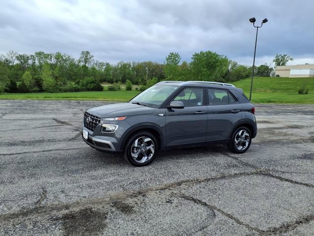 Used 2025 Hyundai Venue SEL FWD image 44