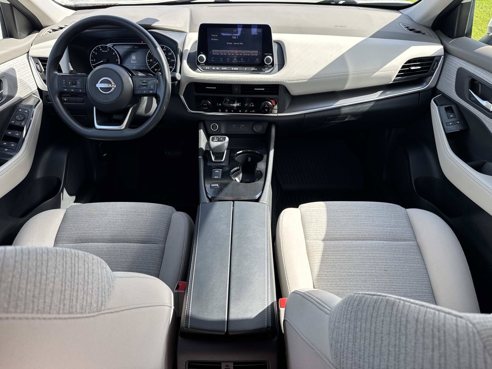 Used 2023 Nissan Rogue SV FWD image 28