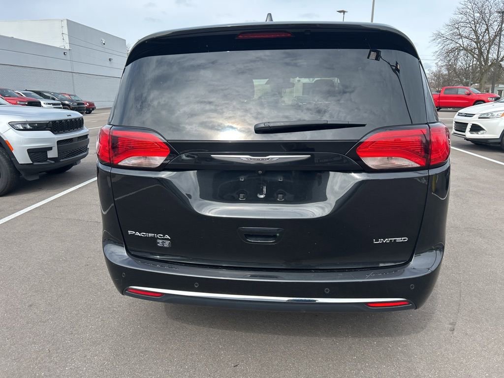 Used 2019 Chrysler Pacifica Limited image 6