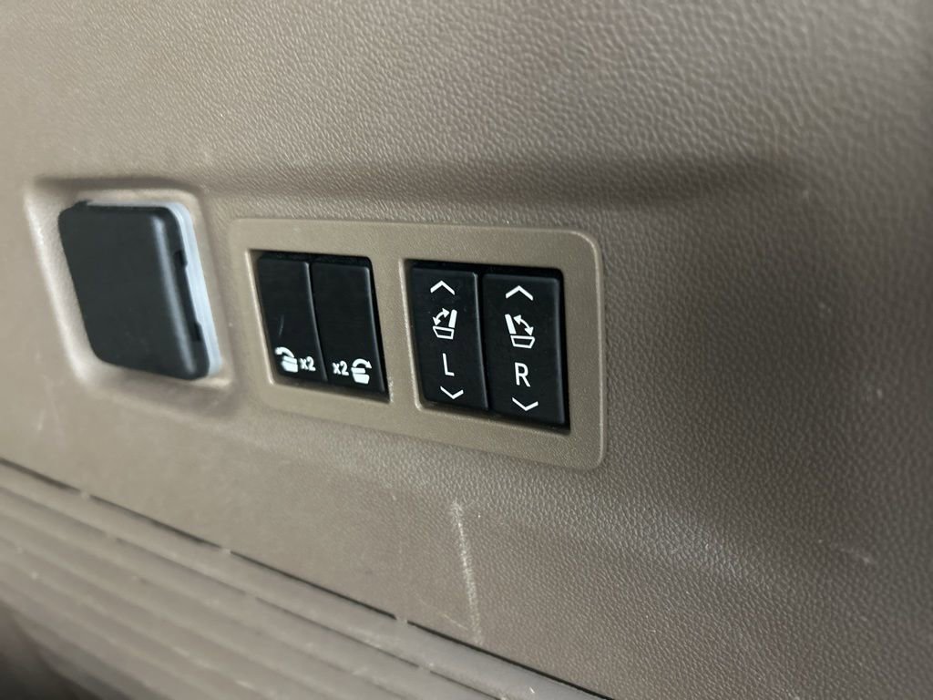 Used 2022 GMC Yukon XL Denali image 31