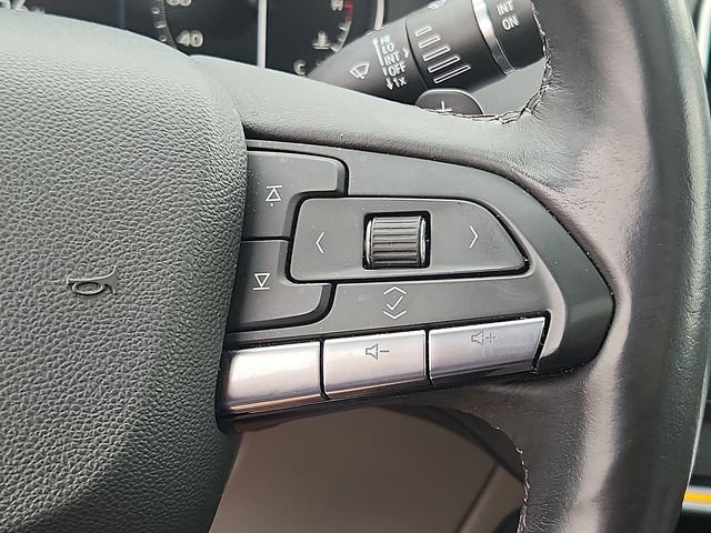 Used 2023 Cadillac XT4 Luxury w/ Cold Weather Package FWD image 22