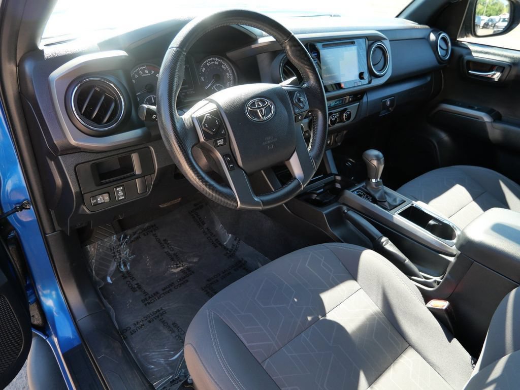 Used 2016 Toyota Tacoma TRD Sport AWD/4WD image 3