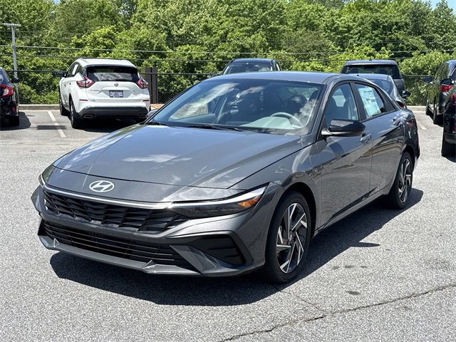 New 2025 Hyundai Elantra SEL image 3