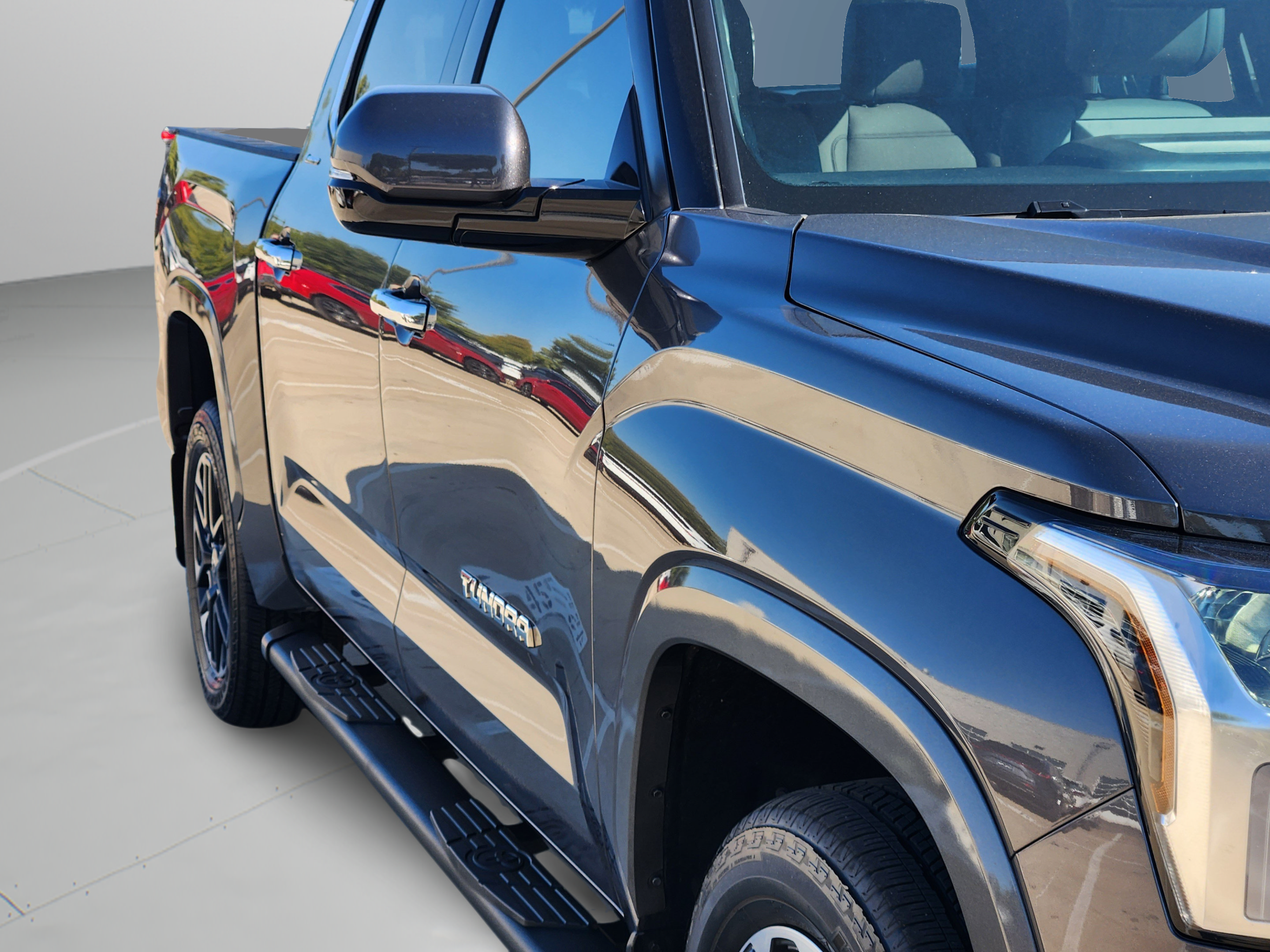 Used 2025 Toyota Tundra Limited AWD/4WD image 35