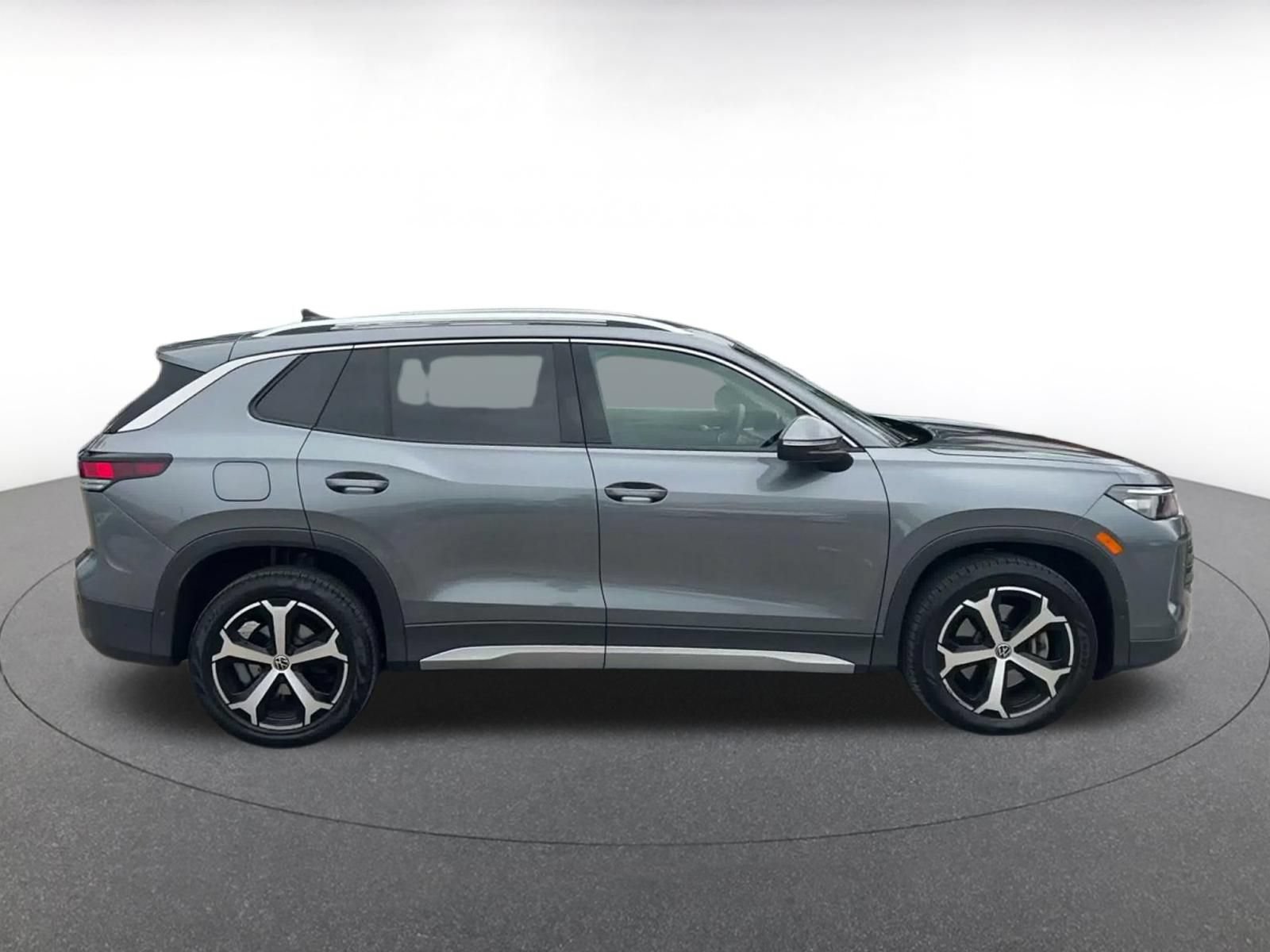 Used 2026 Volkswagen Tiguan SE AWD/4WD image 15