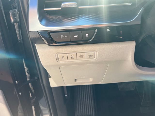 Certified 2024 Kia Carnival SX Prestige FWD image 9