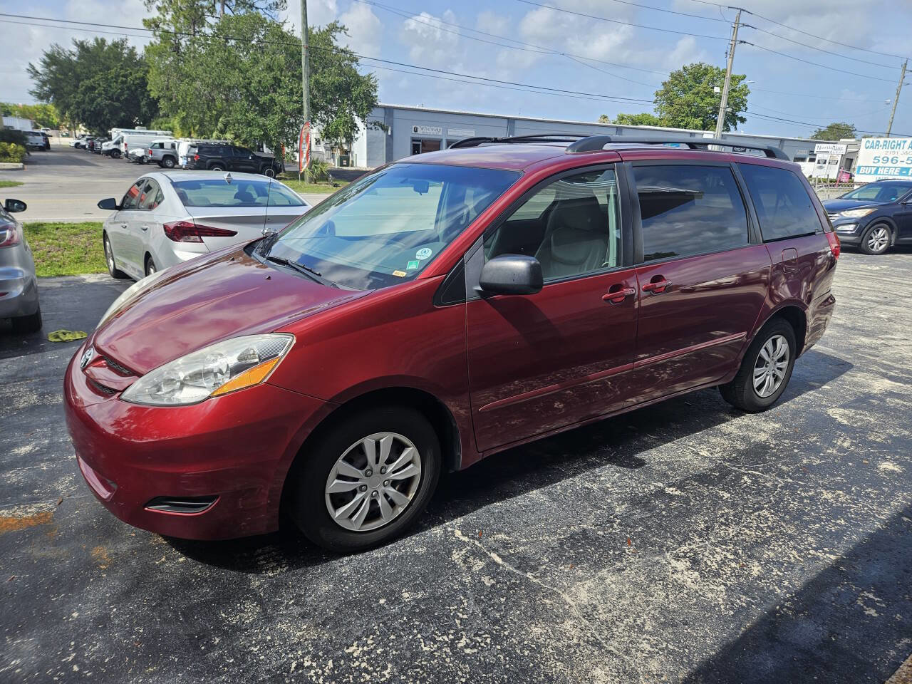 Used 2010 Toyota Sienna LE image 11