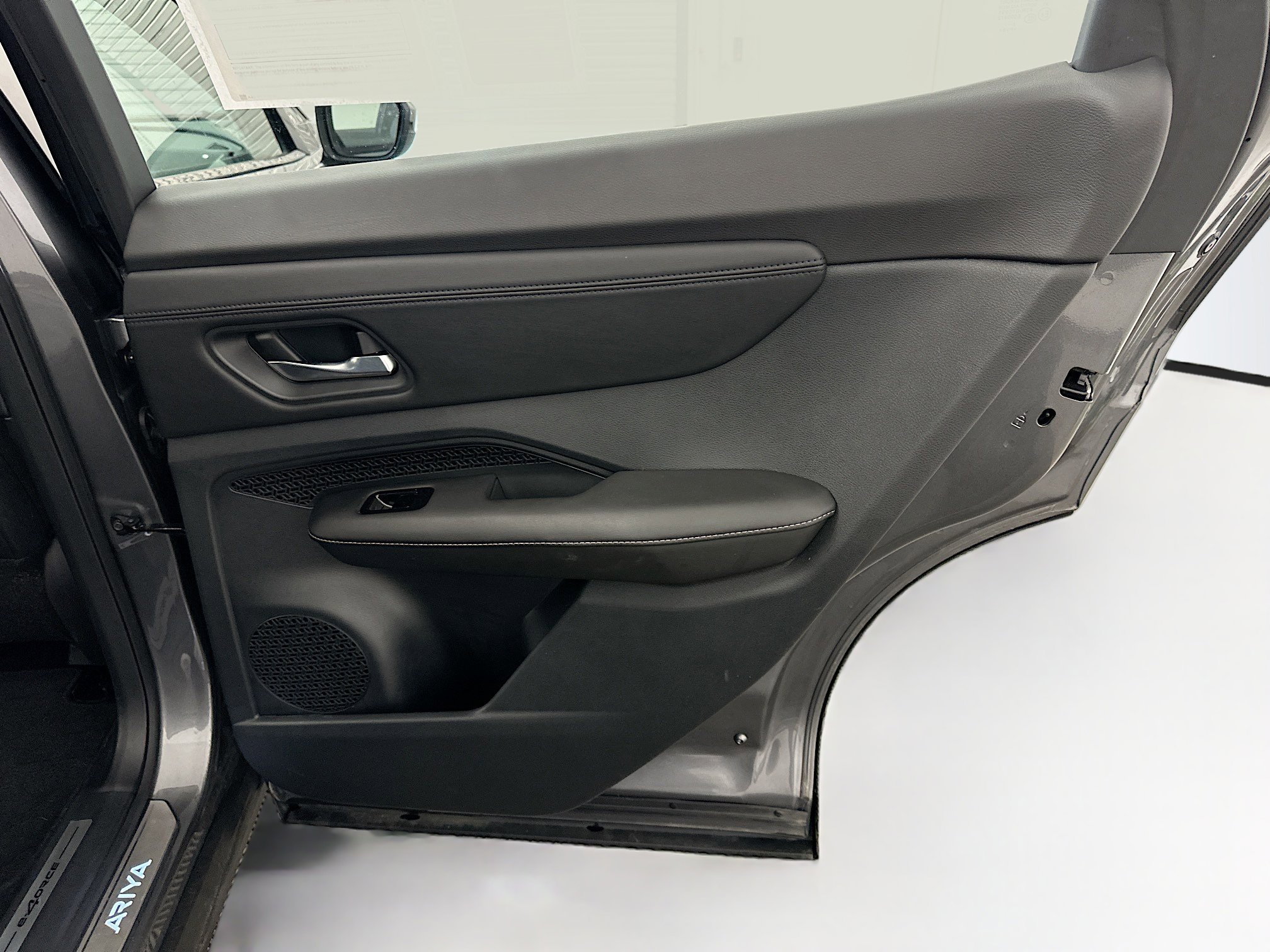 Used 2023 Nissan Ariya AWD image 31