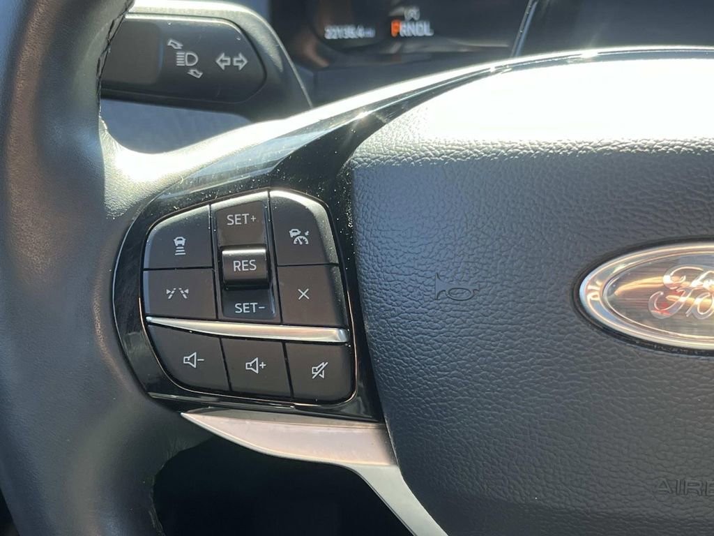 Used 2025 Ford Explorer Platinum image 17