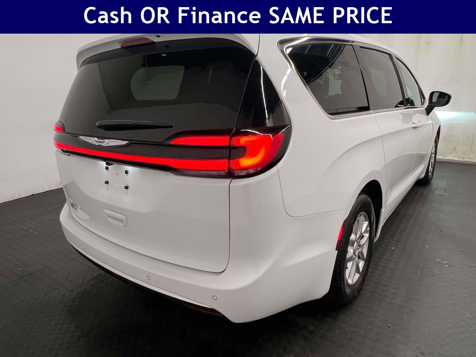 Used 2026 Chrysler Pacifica Select FWD image 8