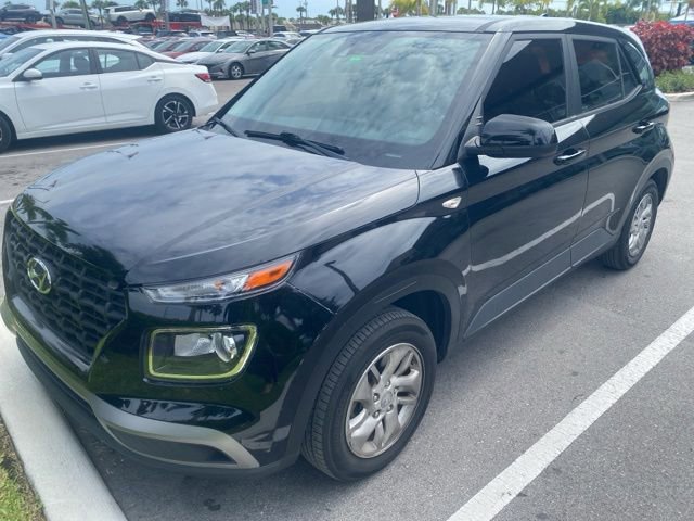 Used 2022 Hyundai Venue SE FWD image 1