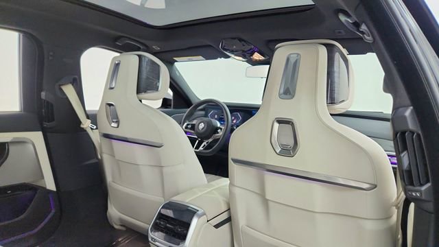 Used 2023 BMW 740i w/ Parking Assistance Package image 26