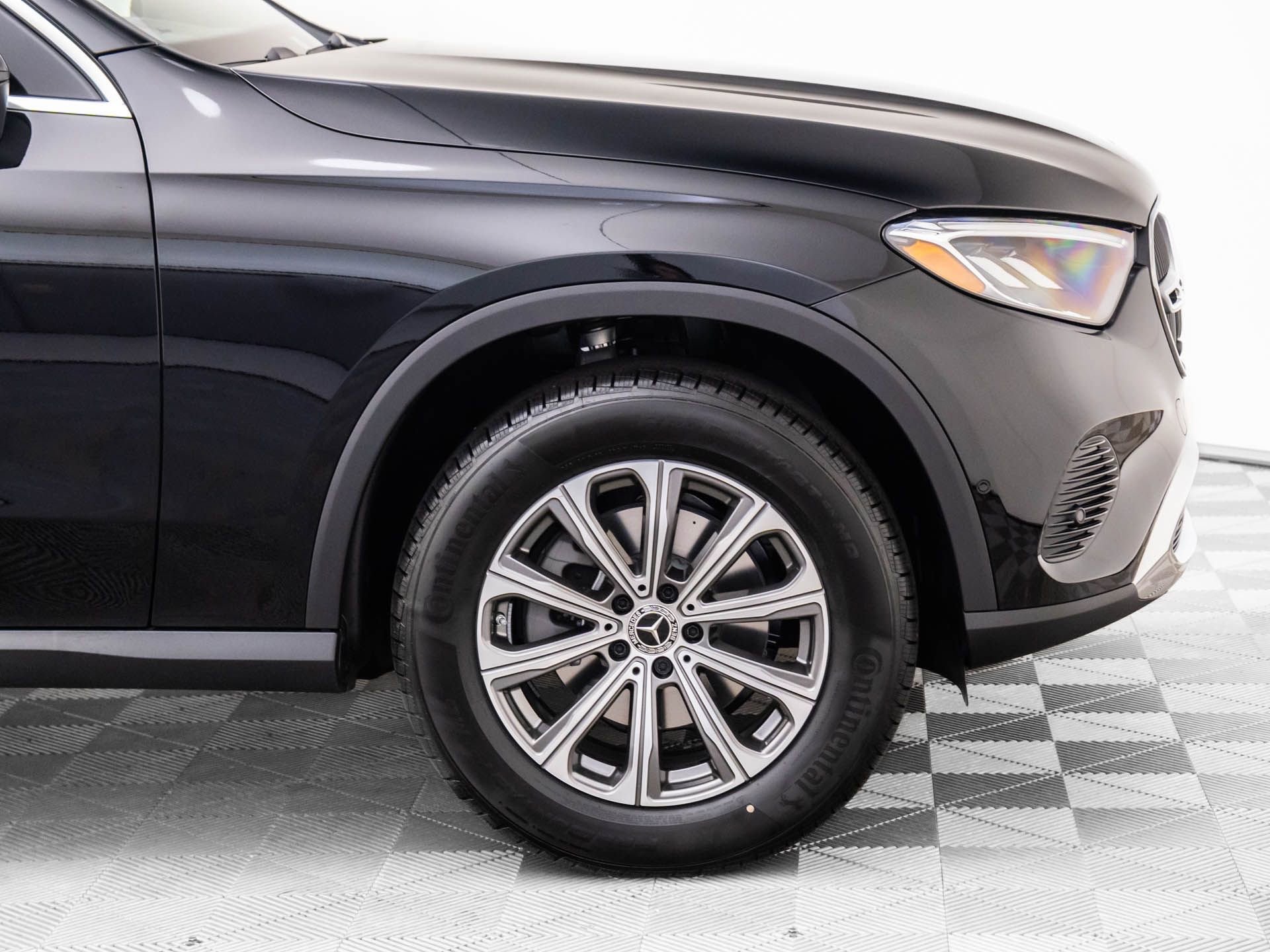 New 2025 Mercedes-Benz GLC 300 4MATIC image 34